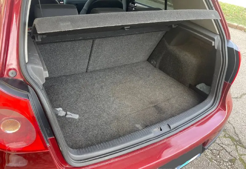 Продам volkswagen golf 5 автомат 2005г. в коробка: автомат aisin (6-ти ступка) пробег: 238.523 по технической части нареканий нет, менялось все вовремя и старался ставить оригинал, либо качественный аналог. ходовка вся лимфёрдер автомобиль в хорошем состоянии, по технической части делать ничего не нужно. двигатель 2.0 по кузову:возрастные сколы/царапины/вмятинки естественно имеются явной гнили и ржавчины нет, пороги менялись 2 года назад все целое. но и есть чем позаниматься. 💥максимальная комплектация: эур, 4 стеклоподъемника ( все авто)abs, asr, круиз- контроль, климат-контроль, линзовые фары с завода, омыватель фар, регулировка фар так же работает, электрозеркала с подогревом и складыванием, подсветка зеркал в ночное время при открывании дверей, музыка играет очень достойно, при том штатная, бортовой компьютер в приборке, опциональные сидения, датчик света и дождя. масло 5w40 последняя замена 3000км назад. авто без дтп 💰475.000тыс. осмотр:г. макеевка/г. харцызск +79495851242 - фотография - 9