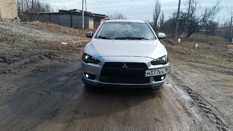 ❗️продам lancer x 2007 года. ❗️ состояние ближе к идеалу ✅ 2х литровый мотор 150 живых лошадей✅ коробка: обслуженный вариатор ( плюсом установлено доп охлождение), переключается без каких либо пинков✅едет отлично. родной пробег: 280.000 тысяч❗️ по двигателю работает отлично без каких либо посторонних звуков ✅ салон ухоженный без каких либо дырок и прочего ✅ всё работает по электрики каждая кнопочка, каждая лампочка светит✅ так же стоит хорошая сигнализация - фотография - 2