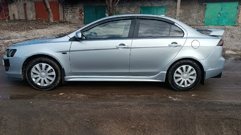 ❗️продам lancer x 2007 года. ❗️ состояние ближе к идеалу ✅ 2х литровый мотор 150 живых лошадей✅ коробка: обслуженный вариатор ( плюсом установлено доп охлождение), переключается без каких либо пинков✅едет отлично. родной пробег: 280.000 тысяч❗️ по двигателю работает отлично без каких либо посторонних звуков ✅ салон ухоженный без каких либо дырок и прочего ✅ всё работает по электрики каждая кнопочка, каждая лампочка светит✅ так же стоит хорошая сигнализация - фотография - 3
