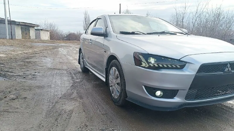 ❗️продам lancer x 2007 года. ❗️ состояние ближе к идеалу ✅ 2х литровый мотор 150 живых лошадей✅ коробка: обслуженный вариатор ( плюсом установлено доп охлождение), переключается без каких либо пинков✅едет отлично. родной пробег: 280.000 тысяч❗️ по двигателю работает отлично без каких либо посторонних звуков ✅ салон ухоженный без каких либо дырок и прочего ✅ всё работает по электрики каждая кнопочка, каждая лампочка светит✅ так же стоит хорошая сигнализация - фотография - 4