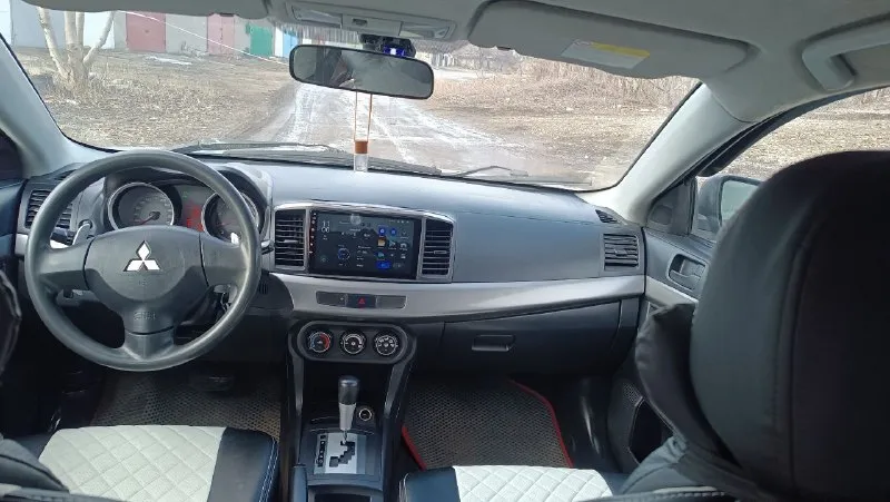 ❗️продам lancer x 2007 года. ❗️ состояние ближе к идеалу ✅ 2х литровый мотор 150 живых лошадей✅ коробка: обслуженный вариатор ( плюсом установлено доп охлождение), переключается без каких либо пинков✅едет отлично. родной пробег: 280.000 тысяч❗️ по двигателю работает отлично без каких либо посторонних звуков ✅ салон ухоженный без каких либо дырок и прочего ✅ всё работает по электрики каждая кнопочка, каждая лампочка светит✅ так же стоит хорошая сигнализация - фотография - 6