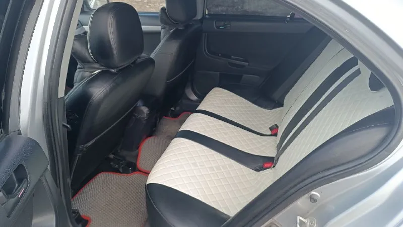 ❗️продам lancer x 2007 года. ❗️ состояние ближе к идеалу ✅ 2х литровый мотор 150 живых лошадей✅ коробка: обслуженный вариатор ( плюсом установлено доп охлождение), переключается без каких либо пинков✅едет отлично. родной пробег: 280.000 тысяч❗️ по двигателю работает отлично без каких либо посторонних звуков ✅ салон ухоженный без каких либо дырок и прочего ✅ всё работает по электрики каждая кнопочка, каждая лампочка светит✅ так же стоит хорошая сигнализация - фотография - 7