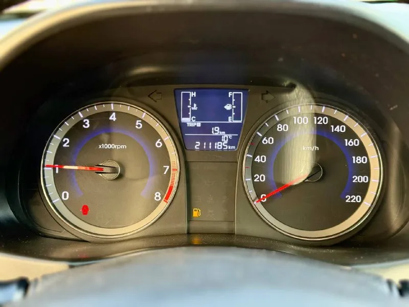 ⚪️ hyundai solaris 💰цена: 750 000р 🏢город: мариуполь 📅год выпуска: 2014 🧾пробег: 211 185км. ⚙️двигатель: 1.6 ⛽топливо: бензин ⚙️кпп: механика 📞 телефон: +7-989-263-55-56 +7-949-727-41-51 +7-949-551-91-52 💾 описание: solaris зарекомендовал себя. .. тояние как внешне, так и технически хорошая комплектация: ❄️ кондиционер (работает отлично), электропакет, abs, airbag, кожаный руль, гидроусилитель руля, android магнитола с камерой заднего вида, новые тормозные диски и колодки. ➕автомобиль с пройденным техническим осмотром и готов к переоформлению. улица шевченко 2️⃣9️⃣6️⃣ ⚠️бесплатно доставим этот или другой автомобиль в донецк, макеевку, бердянск, мелитополь и другие города новых территорий после детального видеообзора со всевозможными диагностиками⚠️ 🏦 возможна продажа в кредит по двум документам. - фотография - 10