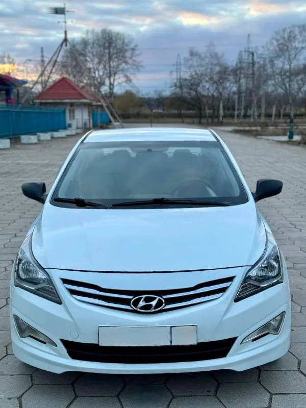 ⚪️ hyundai solaris 💰цена: 750 000р 🏢город: мариуполь 📅год выпуска: 2014 🧾пробег: 211 185км. ⚙️двигатель: 1.6 ⛽топливо: бензин ⚙️кпп: механика 📞 телефон: +7-989-263-55-56 +7-949-727-41-51 +7-949-551-91-52 💾 описание: solaris зарекомендовал себя. .. тояние как внешне, так и технически хорошая комплектация: ❄️ кондиционер (работает отлично), электропакет, abs, airbag, кожаный руль, гидроусилитель руля, android магнитола с камерой заднего вида, новые тормозные диски и колодки. ➕автомобиль с пройденным техническим осмотром и готов к переоформлению. улица шевченко 2️⃣9️⃣6️⃣ ⚠️бесплатно доставим этот или другой автомобиль в донецк, макеевку, бердянск, мелитополь и другие города новых территорий после детального видеообзора со всевозможными диагностиками⚠️ 🏦 возможна продажа в кредит по двум документам. - фотография - 2