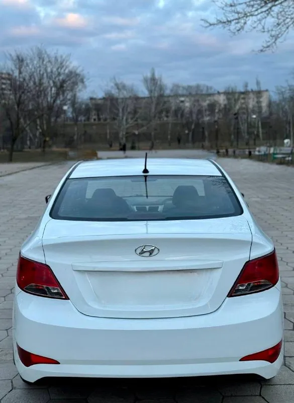⚪️ hyundai solaris 💰цена: 750 000р 🏢город: мариуполь 📅год выпуска: 2014 🧾пробег: 211 185км. ⚙️двигатель: 1.6 ⛽топливо: бензин ⚙️кпп: механика 📞 телефон: +7-989-263-55-56 +7-949-727-41-51 +7-949-551-91-52 💾 описание: solaris зарекомендовал себя. .. тояние как внешне, так и технически хорошая комплектация: ❄️ кондиционер (работает отлично), электропакет, abs, airbag, кожаный руль, гидроусилитель руля, android магнитола с камерой заднего вида, новые тормозные диски и колодки. ➕автомобиль с пройденным техническим осмотром и готов к переоформлению. улица шевченко 2️⃣9️⃣6️⃣ ⚠️бесплатно доставим этот или другой автомобиль в донецк, макеевку, бердянск, мелитополь и другие города новых территорий после детального видеообзора со всевозможными диагностиками⚠️ 🏦 возможна продажа в кредит по двум документам. - фотография - 5