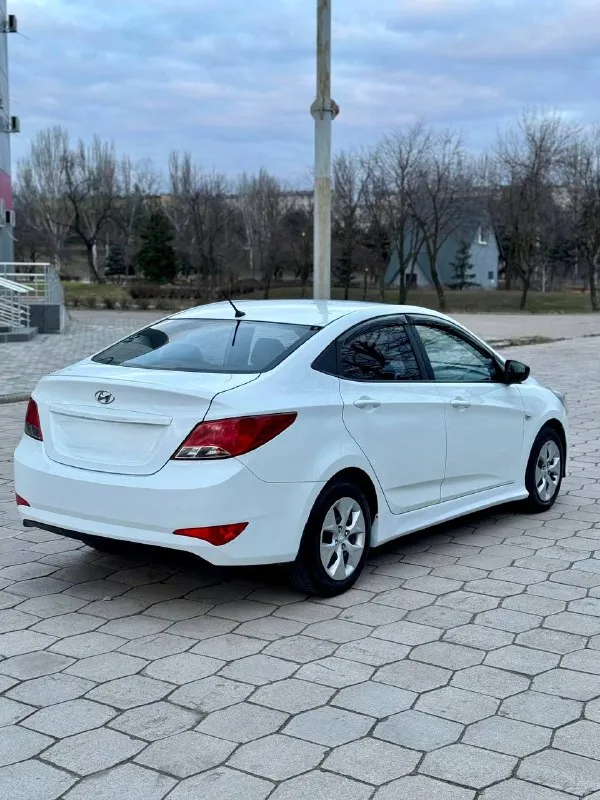 ⚪️ hyundai solaris 💰цена: 750 000р 🏢город: мариуполь 📅год выпуска: 2014 🧾пробег: 211 185км. ⚙️двигатель: 1.6 ⛽топливо: бензин ⚙️кпп: механика 📞 телефон: +7-989-263-55-56 +7-949-727-41-51 +7-949-551-91-52 💾 описание: solaris зарекомендовал себя. .. тояние как внешне, так и технически хорошая комплектация: ❄️ кондиционер (работает отлично), электропакет, abs, airbag, кожаный руль, гидроусилитель руля, android магнитола с камерой заднего вида, новые тормозные диски и колодки. ➕автомобиль с пройденным техническим осмотром и готов к переоформлению. улица шевченко 2️⃣9️⃣6️⃣ ⚠️бесплатно доставим этот или другой автомобиль в донецк, макеевку, бердянск, мелитополь и другие города новых территорий после детального видеообзора со всевозможными диагностиками⚠️ 🏦 возможна продажа в кредит по двум документам. - фотография - 6