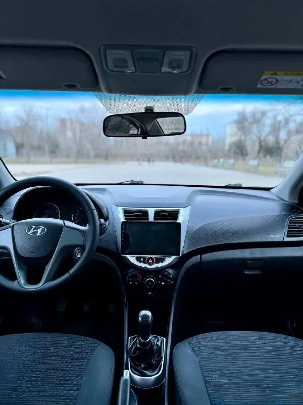 ⚪️ hyundai solaris 💰цена: 750 000р 🏢город: мариуполь 📅год выпуска: 2014 🧾пробег: 211 185км. ⚙️двигатель: 1.6 ⛽топливо: бензин ⚙️кпп: механика 📞 телефон: +7-989-263-55-56 +7-949-727-41-51 +7-949-551-91-52 💾 описание: solaris зарекомендовал себя. .. тояние как внешне, так и технически хорошая комплектация: ❄️ кондиционер (работает отлично), электропакет, abs, airbag, кожаный руль, гидроусилитель руля, android магнитола с камерой заднего вида, новые тормозные диски и колодки. ➕автомобиль с пройденным техническим осмотром и готов к переоформлению. улица шевченко 2️⃣9️⃣6️⃣ ⚠️бесплатно доставим этот или другой автомобиль в донецк, макеевку, бердянск, мелитополь и другие города новых территорий после детального видеообзора со всевозможными диагностиками⚠️ 🏦 возможна продажа в кредит по двум документам. - фотография - 8