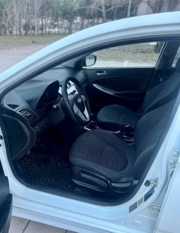 ⚪️ hyundai solaris 💰цена: 750 000р 🏢город: мариуполь 📅год выпуска: 2014 🧾пробег: 211 185км. ⚙️двигатель: 1.6 ⛽топливо: бензин ⚙️кпп: механика 📞 телефон: +7-989-263-55-56 +7-949-727-41-51 +7-949-551-91-52 💾 описание: solaris зарекомендовал себя. .. тояние как внешне, так и технически хорошая комплектация: ❄️ кондиционер (работает отлично), электропакет, abs, airbag, кожаный руль, гидроусилитель руля, android магнитола с камерой заднего вида, новые тормозные диски и колодки. ➕автомобиль с пройденным техническим осмотром и готов к переоформлению. улица шевченко 2️⃣9️⃣6️⃣ ⚠️бесплатно доставим этот или другой автомобиль в донецк, макеевку, бердянск, мелитополь и другие города новых территорий после детального видеообзора со всевозможными диагностиками⚠️ 🏦 возможна продажа в кредит по двум документам. - фотография - 9