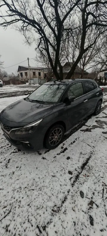 Марка: suzuki модель: baleno год: 2023 пробег: 60000 объем двигателя: 1.5 топливо: бензин кпп: автомат цвет: серый цена: 1950000 описание: продам автомобиль suzuki baleno 2023 куплен в сентябре 23 года комплектация glx. так же установлена сигнализация с автозапуском старлайн, подогревы сидений и зеркал. имеются два комплекта колёс на дисках зима и лето. чехлы из экокожи одеты с салона. машина у одного собственника я хозяин. все вопросы по +7 949 3290499 дмитрий дима, 📱 +79493290499 📲 tg: дима 📞 +7(949)3290499 📲 tg: дима 📞 звоните: +7(949)3290499 - фотография - 2