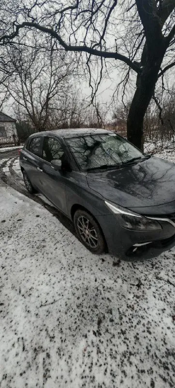 Марка: suzuki модель: baleno год: 2023 пробег: 60000 объем двигателя: 1.5 топливо: бензин кпп: автомат цвет: серый цена: 1950000 описание: продам автомобиль suzuki baleno 2023 куплен в сентябре 23 года комплектация glx. так же установлена сигнализация с автозапуском старлайн, подогревы сидений и зеркал. имеются два комплекта колёс на дисках зима и лето. чехлы из экокожи одеты с салона. машина у одного собственника я хозяин. все вопросы по +7 949 3290499 дмитрий дима, 📱 +79493290499 📲 tg: дима 📞 +7(949)3290499 📲 tg: дима 📞 звоните: +7(949)3290499 - фотография - 3