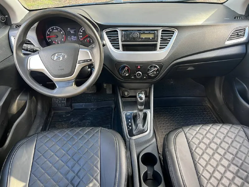 Hyundai solaris конец 2020 г 2 рестайлинг продаётся живая рабочая машина, по технической части, 5 из 5 -и, безопасность на месте! нет подтеков, запотеваний, масложора пробег 158 тыс. км (автотекой и состоянием рабочих узлов подтверждено) 1,4 автомат 2 ключа стекла завод менялось переднее левое крыло, остальное все родное в заводском окрасе. по технике полный идеал! коробка 6 ступеней листает мягко, двигатель вообще не слышно как работает! подвеска в идеале доки в порядке, без запретов и залогов. ошибок нет диагностическая карта для мрео есть! +79493688783 кирилл цена 930 тыс 📲 tg: @kirf32 📞 звоните: +7(949)3688783 - фотография - 6