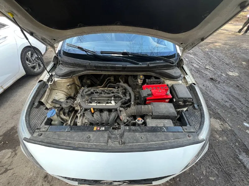 Hyundai solaris конец 2020 г 2 рестайлинг продаётся живая рабочая машина, по технической части, 5 из 5 -и, безопасность на месте! нет подтеков, запотеваний, масложора пробег 158 тыс. км (автотекой и состоянием рабочих узлов подтверждено) 1,4 автомат 2 ключа стекла завод менялось переднее левое крыло, остальное все родное в заводском окрасе. по технике полный идеал! коробка 6 ступеней листает мягко, двигатель вообще не слышно как работает! подвеска в идеале доки в порядке, без запретов и залогов. ошибок нет диагностическая карта для мрео есть! +79493688783 кирилл цена 930 тыс 📲 tg: @kirf32 📞 звоните: +7(949)3688783 - фотография - 8