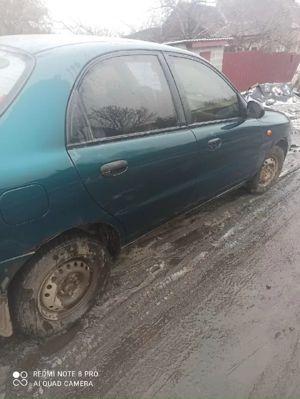 Продам daewoo sens 1.3 на ходу, кузов живой, есть пару нюансов по лкп(на фото видно) днище целое. новая резина с спереди, новый аккумулятор, поменяны шруза и подшипники, новые форсунки кпп после ремонта, новый вертолёт, новый аккумулятор, поменяны стойки вкруг, наконечники шаровые, в фарах стоят лэд лампы, грм помпа всё заменил, печка недавно поменялась, стоит не плохая музыка с bt вписан газ но балон и редуктор снят из минусов нужно подтянуть ручник, торохтит передний суппорт и рулевая рейка подсткукивает(рейку с разборки взял дам в придачу) стс птс дкп енакиево 145к торг у капота +79493881344 📞 звоните: +7(949)3881344 - фотография - 3