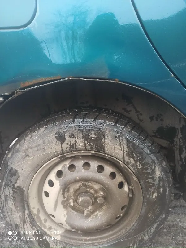 Продам daewoo sens 1.3 на ходу, кузов живой, есть пару нюансов по лкп(на фото видно) днище целое. новая резина с спереди, новый аккумулятор, поменяны шруза и подшипники, новые форсунки кпп после ремонта, новый вертолёт, новый аккумулятор, поменяны стойки вкруг, наконечники шаровые, в фарах стоят лэд лампы, грм помпа всё заменил, печка недавно поменялась, стоит не плохая музыка с bt вписан газ но балон и редуктор снят из минусов нужно подтянуть ручник, торохтит передний суппорт и рулевая рейка подсткукивает(рейку с разборки взял дам в придачу) стс птс дкп енакиево 145к торг у капота +79493881344 📞 звоните: +7(949)3881344 - фотография - 5