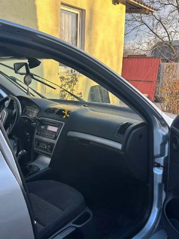 Горловка 🔥 🚨срочно 🚨 💸цена:800k₽ продам skoda octavia а5 ii (рестайлинг) 2012 года выпуска объем:1.6/механика авто в хорошем состоянии двигатель не дымит, не троит работает ровно коробка переключает без хрустов ходовка в норме машина очень экономичная по кузову критично ничего нет, маленькие жизненные косячки присутствуют 📝комплектация: ✅- двухзонный климат контроль ✅- подогрев сидений и зеркал ✅- 4 стеклоподъемника ✅- на зимней хорошей резине❄️ 📑документы в полном порядке штрафов запретов нет остольные вопросы по телефону 📞- +79495126468 —- +79493980147 📞 звоните: +7(949)5126468 - фотография - 5
