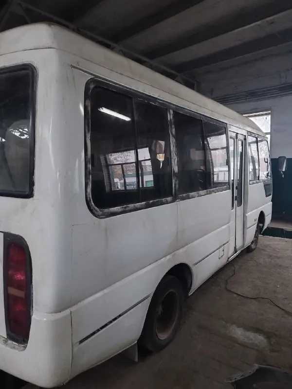 Продам автобус jac 2005 года выпуска. хорошее состояние, сел и поехал. 18 посадочных мест. недостатки по лкп, ничего критичного 3.9 дизель, расход 11-12 литров длинна 5 метров цена: 425.000 торг! номер : +7 949 340-23-69 📞 звоните: +7(949)3402369 - фотография - 5