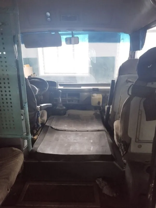 Продам автобус jac 2005 года выпуска. хорошее состояние, сел и поехал. 18 посадочных мест. недостатки по лкп, ничего критичного 3.9 дизель, расход 11-12 литров длинна 5 метров цена: 425.000 торг! номер : +7 949 340-23-69 📞 звоните: +7(949)3402369 - фотография - 7