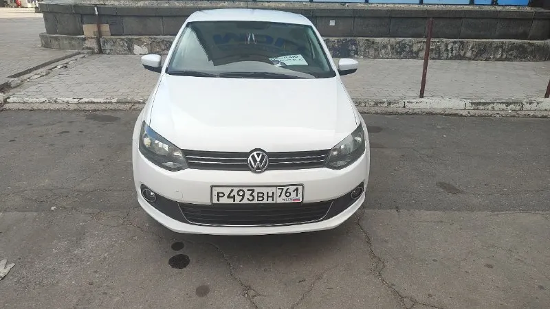 Продаю volkswagen polo год:2012 пробег:175000 км. коробка передач:механическая объём двигателя:1598 см3 вид топлива:бензин состояние машины:отличное количество хозяев:2 мощность:105 л. с. продаю свой автомобиль. я хозяин с 2016 года. автомобиль покупался в автосалоне официального дилера volkswagen (юг-авто, г. краснодар) пробег реальный, любые проверки. зелёная автотека. за последние полгода было заменено: * опорные подшипники * передние амортизаторы * стойки стабилизатора * все сайлентблоки * рулевые наконечники * тормозные диски и колодки * тормозная жидкость * антифриз * клапан вкг автомобиль в максимальной комплектации для volkswagen polo (highline) все авто стеклоподъёмники, климатическая система, обогрев лобового стекла, esp, abs, подогрев передних сидений, парктроник задний, мультимедиа(rns510), подогрев зеркал, 4 подушки безопасности, мультируль. цена : 800 000 ₽ обоснованный торг у капота +79495090139 📞 звоните: +7(949)5090139 - фотография - 1