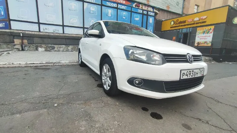 Продаю volkswagen polo год:2012 пробег:175000 км. коробка передач:механическая объём двигателя:1598 см3 вид топлива:бензин состояние машины:отличное количество хозяев:2 мощность:105 л. с. продаю свой автомобиль. я хозяин с 2016 года. автомобиль покупался в автосалоне официального дилера volkswagen (юг-авто, г. краснодар) пробег реальный, любые проверки. зелёная автотека. за последние полгода было заменено: * опорные подшипники * передние амортизаторы * стойки стабилизатора * все сайлентблоки * рулевые наконечники * тормозные диски и колодки * тормозная жидкость * антифриз * клапан вкг автомобиль в максимальной комплектации для volkswagen polo (highline) все авто стеклоподъёмники, климатическая система, обогрев лобового стекла, esp, abs, подогрев передних сидений, парктроник задний, мультимедиа(rns510), подогрев зеркал, 4 подушки безопасности, мультируль. цена : 800 000 ₽ обоснованный торг у капота +79495090139 📞 звоните: +7(949)5090139 - фотография - 4