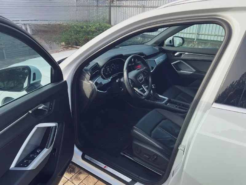 Продаю❗❗❗ audi q3 s-line 9 месяц 2020 года выпуска. модельный ряд 2021. двигатель 2 литра турбо(230 лошадей) на полном приводе! 50 т. км пробега, с полным электропакетом, датчики света, дождя(в общем все для комфортной езды есть)! вся в родной краске без повреждений по кузову, было разбито стекло крышки багажника и заменено на оригинальное(покупал в автосалоне в грузии за 750$) машина в идеальном состоянии продаю в связи покупкой другого автомобиля цена 3млн рублей. возможен торг тел +79494036257 📞 звоните: +7(949)4036257 - фотография - 5