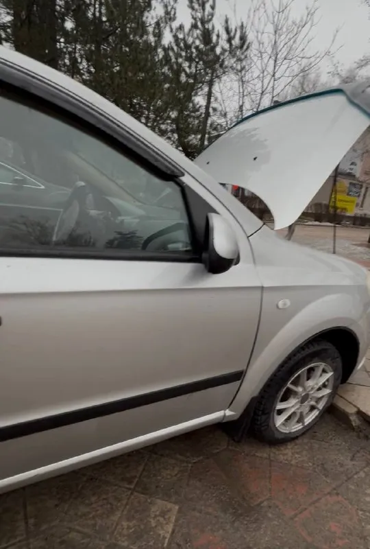 В продаже chevrolet aveo т250 2007 года
Двигатель 1,6
Пробег авто 348 тысяч
Капремонт двигателя сделан на 347 тыс.
Мкпп масло заменено✅
Гидроусилитель руля
Стеклоподъемники
Титановые диски r14 в отличном состоянии как и новая летняя резина ✅
Кондиционер полностью работает !!
Стеклоподъемники, парктроник, магнитола
Масло в моторе новое, как и все фильтра воздушный, салонный и масляный ✅
Радиатор и антифриз тоже заменен ✅
Приезжайте смотрите
Цена 350 тр
Торг чуточку✅
Да и давайте уважать друг друга🤝
Авто находится в макеевке, могу скинуть видео по запросу
+7 (949) 318 94 99 Собственник
📞 Звоните: +7(949)3189499 - фотография - 5