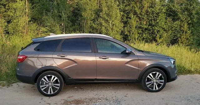 Продам комфортабельный и надежный кроссовер vesta sw-cross (2020) 1,8 акп, бензин, 37000тыс. оригинальный пробег. приобретен у официального дилера, полностью обслужен в сервисном центре. каждая единица кузова в родной заводской краске! электроника, двигатель, коробка работают отлично. салон - идеал. 1.650000руб. +7 949 301 81 03 комплектация: электрический усилитель руля с системой автовозврата аrc • мультируль (кожа) • имобилайзер • дистанционный запуск двигателя • светодиодные дневные ходовые огни+регулировка уровня • центральный замок • режим «eco» • бортовой компьютер • антиблокировочная система abs• esp • распределения тормозных усилий ebd • помощь при экстренном торможении brake assist • помощь при старте в гору hsa • система активного контроля траектории движения atc • круиз/климат контроль • регулировка/подогрев сидений+поддержка поясничного отдела • система креплений isofix на задних боковых сиденьях • электростеклоподъемники всех дверей • usb вход для ipod/iph 📞 звоните: +7(949)3018103 - фотография - 4