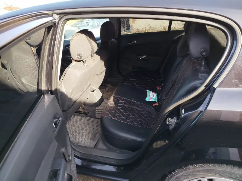 Продам opel astra h 2009 года выпуска. в отличном состоянии. двигатель 1.6, коробка механика. установлено евро-4, вписано в техпаспорт. машина полностью обслужена, вложений не требует. вся в заводском окрасе(кроме переднего бампера и переднего правого крыла) техосмотр пройден. диагностическая карта на руках. комплект летней резины на титанах в придачу. цена 590 тыс. руб. донецк. тел. +7(949)068-09-20 📲 tg: @darina_dorokhina 📞 звоните: +7(949)0680920 - фотография - 5