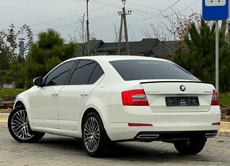 В продаже skoda octavia a7 в превосходном состоянии, обслужена абсолютно вся ! вложений не каких не требует ! эксплуатация с 2016 года ! двигатель 1.6 mpi самый надежный ! каробка механика, кузов оцинкован ! стоят оригинальный диски ! хорошая комплектация, бортовой компьютер, эл. зеркала, кондиционер, регулировка руля, лифт сидений, и многое другое ! любое переформление! возможен обмен, на авто дешевле ! цена 1045.000 руб торг, реальному покупателю ! +79497926050 📞 звоните: +7(949)7926050 - фотография - 7