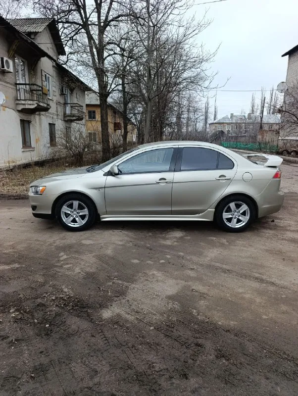 Продам лансер 2009 г. в 2.0 ( механика) 150 л. с. пробег 223 тысячи машина покупалась в донецке в автосалоне в 2009 году, до прошлого года была в одной семье, я второй собственник. состояние хорошее. климат. подогрев сидений. корректор и обогрев зеркал. датчик света и дождя. 4 стеклоподъёмника. мульти руль. макеевка. цена 740 тысяч +79493472594 📞 звоните: +7(949)3472594 - фотография - 2