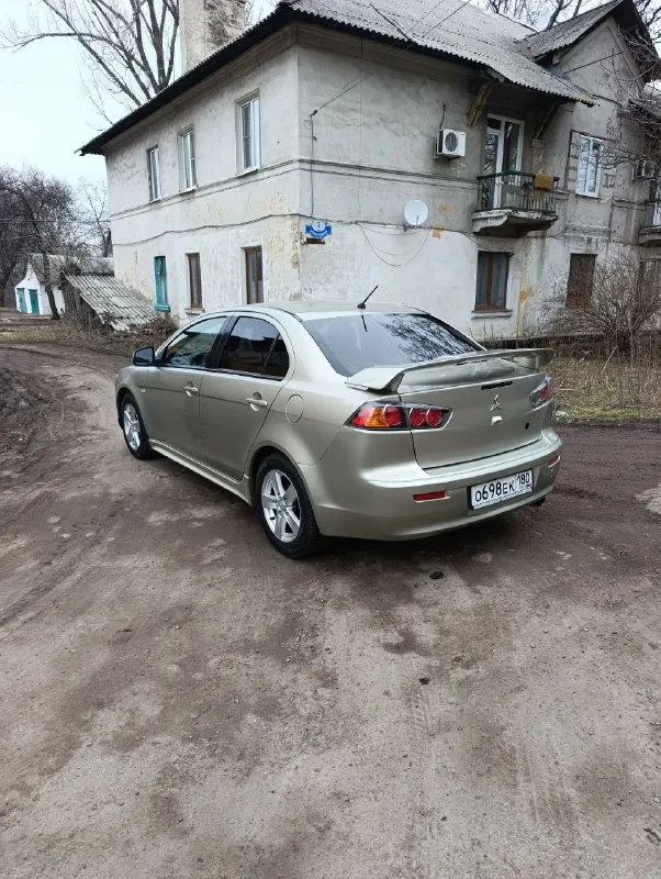 Продам лансер 2009 г. в 2.0 ( механика) 150 л. с. пробег 223 тысячи машина покупалась в донецке в автосалоне в 2009 году, до прошлого года была в одной семье, я второй собственник. состояние хорошее. климат. подогрев сидений. корректор и обогрев зеркал. датчик света и дождя. 4 стеклоподъёмника. мульти руль. макеевка. цена 740 тысяч +79493472594 📞 звоните: +7(949)3472594 - фотография - 3