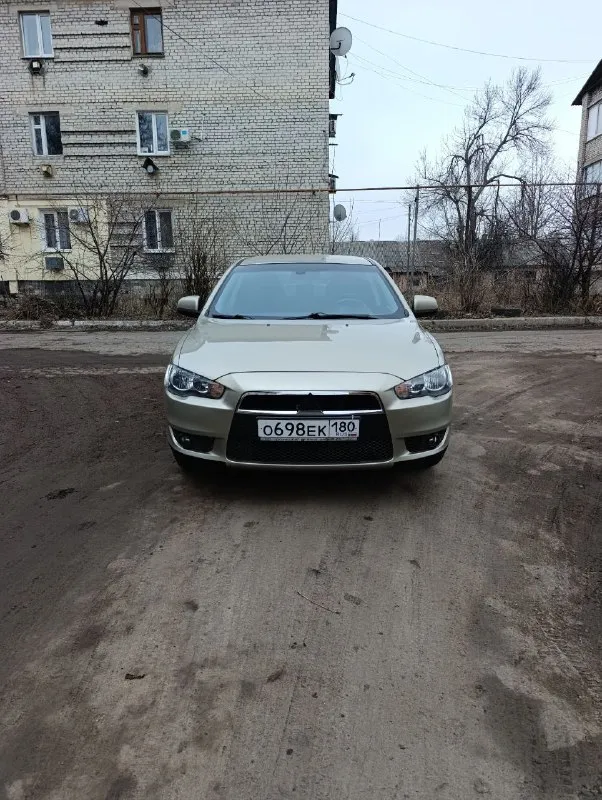 Продам лансер 2009 г. в 2.0 ( механика) 150 л. с. пробег 223 тысячи машина покупалась в донецке в автосалоне в 2009 году, до прошлого года была в одной семье, я второй собственник. состояние хорошее. климат. подогрев сидений. корректор и обогрев зеркал. датчик света и дождя. 4 стеклоподъёмника. мульти руль. макеевка. цена 740 тысяч +79493472594 📞 звоните: +7(949)3472594 - фотография - 4