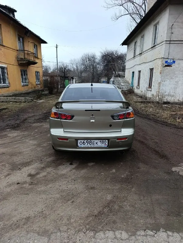 Продам лансер 2009 г. в 2.0 ( механика) 150 л. с. пробег 223 тысячи машина покупалась в донецке в автосалоне в 2009 году, до прошлого года была в одной семье, я второй собственник. состояние хорошее. климат. подогрев сидений. корректор и обогрев зеркал. датчик света и дождя. 4 стеклоподъёмника. мульти руль. макеевка. цена 740 тысяч +79493472594 📞 звоните: +7(949)3472594 - фотография - 6