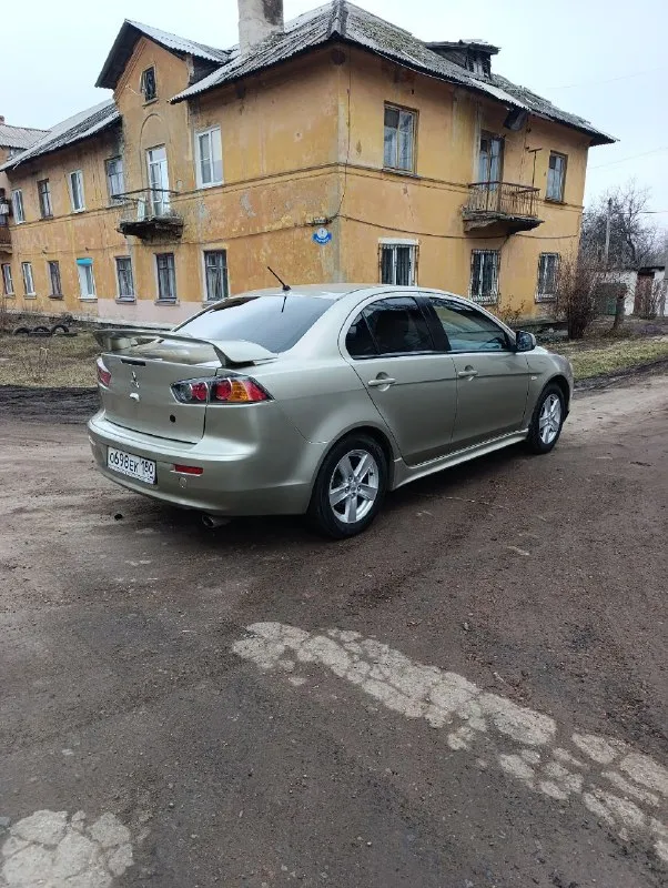 Продам лансер 2009 г. в 2.0 ( механика) 150 л. с. пробег 223 тысячи машина покупалась в донецке в автосалоне в 2009 году, до прошлого года была в одной семье, я второй собственник. состояние хорошее. климат. подогрев сидений. корректор и обогрев зеркал. датчик света и дождя. 4 стеклоподъёмника. мульти руль. макеевка. цена 740 тысяч +79493472594 📞 звоните: +7(949)3472594 - фотография - 7