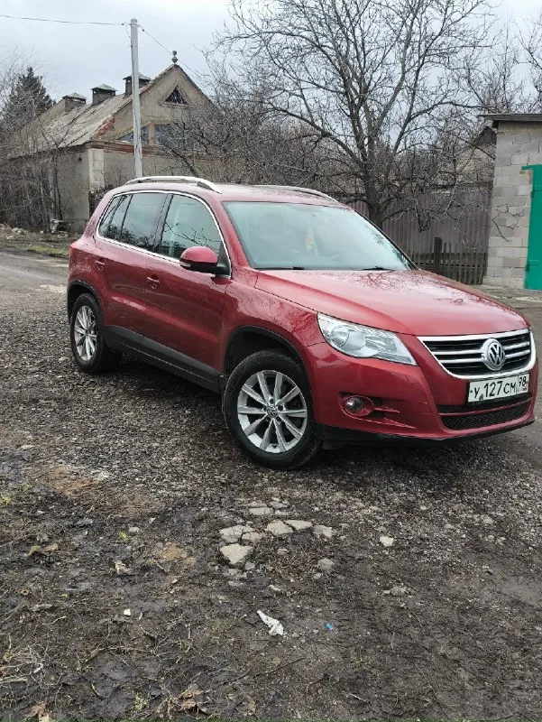 ❗продам volkswagen tiguan❗🚗🚗🚗 мотор 2.0 турбо бензин. на классическом автомате. родной пробег 131000 км. что и видно по состоянию салона и кузова. (см видео) мотор на отлично. работает тихо масло не кушает. не где не сопливит. коробка тоже чувствует себя хорошо. переключает идеально. в авто есть все для комфортного передвижения. (в авто работает каждая кнопка) кузов в хорошем состоянии. но есть не большие сколы как у всех vag. тех осмотр пройден. авто готово к переоформлению. цена 1 🍋 осмотр макеевка +79495801176 📞 звоните: +7(949)5801176 - фотография - 1