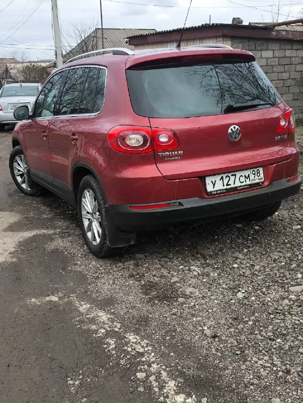 ❗продам volkswagen tiguan❗🚗🚗🚗 мотор 2.0 турбо бензин. на классическом автомате. родной пробег 131000 км. что и видно по состоянию салона и кузова. (см видео) мотор на отлично. работает тихо масло не кушает. не где не сопливит. коробка тоже чувствует себя хорошо. переключает идеально. в авто есть все для комфортного передвижения. (в авто работает каждая кнопка) кузов в хорошем состоянии. но есть не большие сколы как у всех vag. тех осмотр пройден. авто готово к переоформлению. цена 1 🍋 осмотр макеевка +79495801176 📞 звоните: +7(949)5801176 - фотография - 2