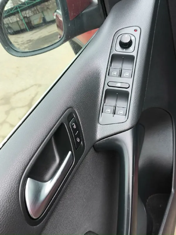 ❗продам volkswagen tiguan❗🚗🚗🚗 мотор 2.0 турбо бензин. на классическом автомате. родной пробег 131000 км. что и видно по состоянию салона и кузова. (см видео) мотор на отлично. работает тихо масло не кушает. не где не сопливит. коробка тоже чувствует себя хорошо. переключает идеально. в авто есть все для комфортного передвижения. (в авто работает каждая кнопка) кузов в хорошем состоянии. но есть не большие сколы как у всех vag. тех осмотр пройден. авто готово к переоформлению. цена 1 🍋 осмотр макеевка +79495801176 📞 звоните: +7(949)5801176 - фотография - 7