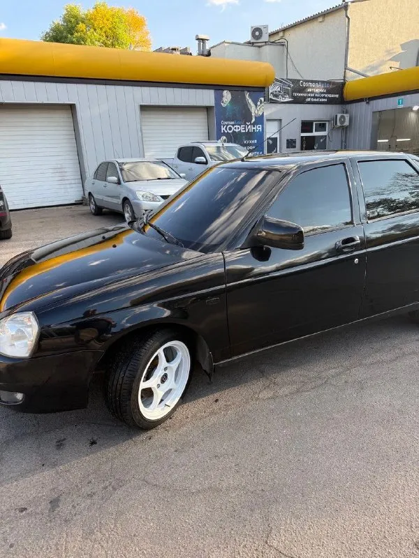 Продаю приору 2011 г пробег 188.000 двигатель 16.16 продается без дисков машина на полном ходу обслуживается на постоянной основе автотека зеленая без дтп залогов штрафов и т д цена 330.000 торг тел +79495922075 📞 звоните: +7(949)5922075 - фотография - 5