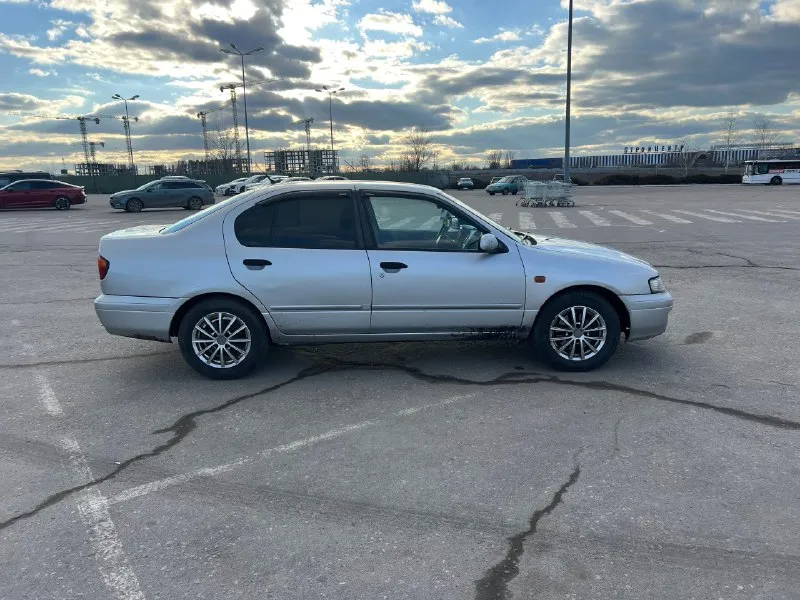 Продам nissan примера 1998 года 1.8 бензин на механике, кузов целый не гнилой, дно пороги целые, хорошая музыка, мотор после полного капельного ремонта, авто сел и поехал куда угудно, по технике вся обслужена вложений не требует по кузову есть жизненные моменты ничего критичного, продажа от хозяина цена 235₽ луганск +79591905053 📞 звоните: +7(959)1905053 - фотография - 4