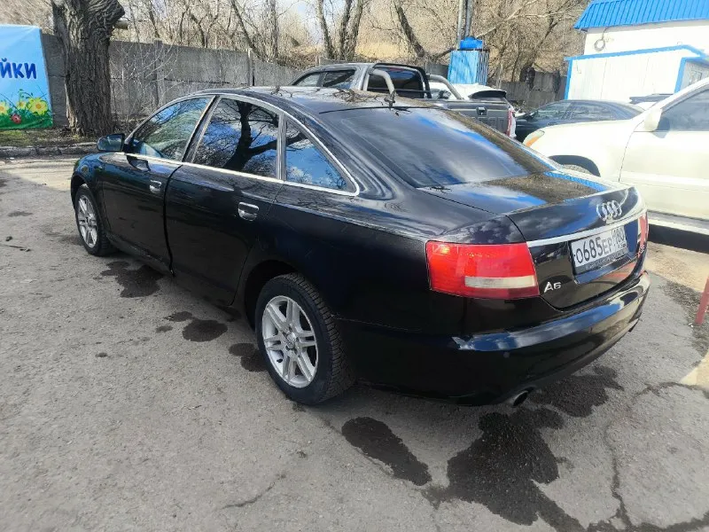 Г. донецк audi a6 c6 quattro 2005 год ❗️ 3.0 акпп полный привод 💪️ самый надежный мотор, атмосферный, на ремне, доналог✅ чугунный блок, никаких задиров и расхода масла. масло не расходует, не дымит, работает ровно по коробке без вопросов, переключает плавно без пинков и затупов, на спорте режиме летит как ураган подвеска мягкая и комфортная, без посторонних стуков полностью обслужена, куча заказ нарядов. по электрике работает все, каждая кнопка и система. максимальная комплектация ‼️ бесключевой доступ, адаптивный свет, круиз-контроль, подрулевые лепестки, подогрев сидений, электо-шторки, электро-ручник, система старт-стоп. аудиосистема с сабвуфером, достойное звучание. cd чейнджер. салон бежевая кожа. комфортные сиденья с электро-приводом и множеством регулировок. установлена сигнализация с меткой. так же блокировка кпп. кузовом надо заниматься техника 💣 цена 750 тыс без торга ❗️ цена 👍 +79493483692 (артур) 📞 звоните: +7(949)3483692 - фотография - 3