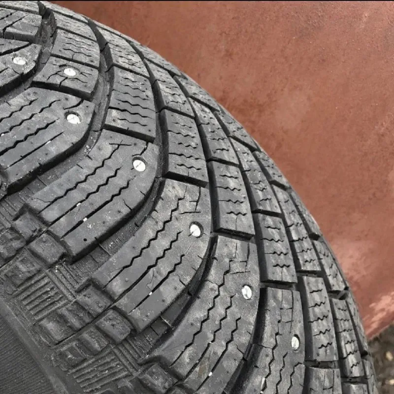 Продам резину 235/65r17 в хорошем состоянии цена 9000₽ находится в городе петровское, по всем вопросам писать или звонить на номер +79591893091 написать мне- https://vk. com/id686366525 📞 звоните: +7(959)1893091 - фотография - 2