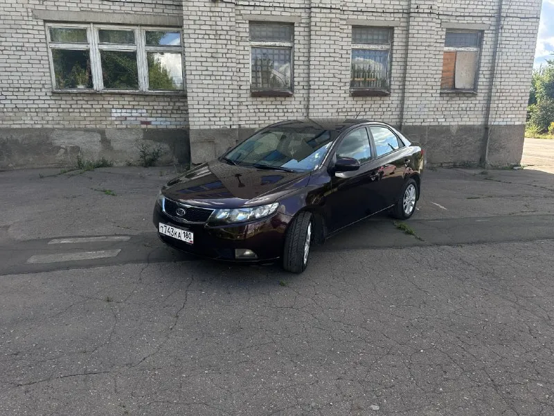 Продается kia cerato 2011-го года выпуска в комплектации luxe. Сборка южная корея
Объем двигателя - 1.6 (126 л. С. ), цепной мотор
Коробка - 6-ступенчатый гидротрансформатор aisin
Автомобиль весь в заводском окрасе. Я - собственник по документам около 2 лет
В комплектацию входит: легкосплавные диски, 4 стеклоподъемника, подогрев передних сидений, подогрев зеркал, электроподогрев зоны стеклоочистителей, центральный замок и штатная сигнализация, кондиционер, бортовой компьютер, датчик света, мультируль, электрическое складывание зеркал, дополнительно установлена сигнализация с автозапуском, магнитола на андроиде с carplay, android auto, навигацией и камерой заднего вида.
Автомобиль полностью обслужен
Цена - 890 000 руб. Донецк. + 79498001670
📲 Tg: олег
📞 Звоните: +7(949)8001670 - фотография - 1