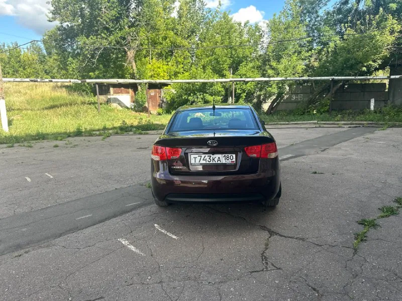 Продается kia cerato 2011-го года выпуска в комплектации luxe. Сборка южная корея
Объем двигателя - 1.6 (126 л. С. ), цепной мотор
Коробка - 6-ступенчатый гидротрансформатор aisin
Автомобиль весь в заводском окрасе. Я - собственник по документам около 2 лет
В комплектацию входит: легкосплавные диски, 4 стеклоподъемника, подогрев передних сидений, подогрев зеркал, электроподогрев зоны стеклоочистителей, центральный замок и штатная сигнализация, кондиционер, бортовой компьютер, датчик света, мультируль, электрическое складывание зеркал, дополнительно установлена сигнализация с автозапуском, магнитола на андроиде с carplay, android auto, навигацией и камерой заднего вида.
Автомобиль полностью обслужен
Цена - 890 000 руб. Донецк. + 79498001670
📲 Tg: олег
📞 Звоните: +7(949)8001670 - фотография - 5