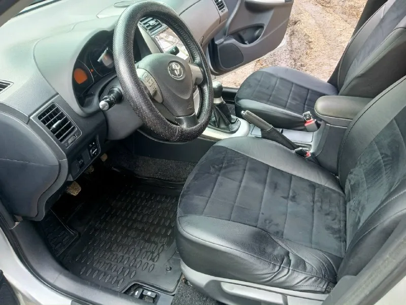 Toyota королла 1.6 мкпп. 2008г. пробег 110500 км. для совершеннолетней выглядит очень хорошо. в машине не курили, ночует в гараже. все то делались вовремя. в машинке работает все что должно работать. два ключа. комплект летней резины на оригинальных toyota дисках. зимняя и летняя резина практически новая. свет отличный, туманки линзы. нагрузок никаких не было, ездили по городу и на отдых. машина покупалась в салоне, один владелец я. не битая, не крашеная. цена 900000т. р. небольшой торг. т +79494003482 макеевка. 📞 звоните: +7(949)4003482 - фотография - 6