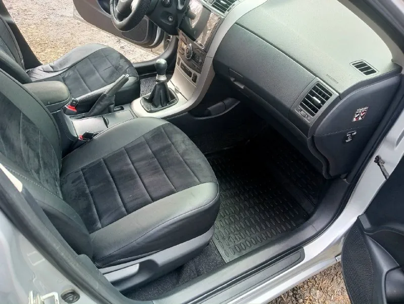 Toyota королла 1.6 мкпп. 2008г. пробег 110500 км. для совершеннолетней выглядит очень хорошо. в машине не курили, ночует в гараже. все то делались вовремя. в машинке работает все что должно работать. два ключа. комплект летней резины на оригинальных toyota дисках. зимняя и летняя резина практически новая. свет отличный, туманки линзы. нагрузок никаких не было, ездили по городу и на отдых. машина покупалась в салоне, один владелец я. не битая, не крашеная. цена 900000т. р. небольшой торг. т +79494003482 макеевка. 📞 звоните: +7(949)4003482 - фотография - 8