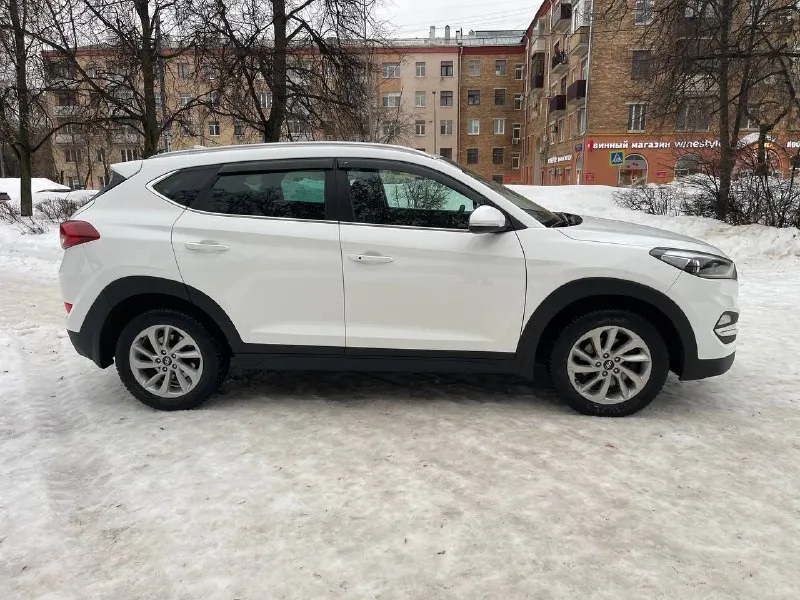 Hyundai tucson 2018г. цена 1.950.000 торг 2.0i 150л. с. привод fwd акпп автомат (aisin 6ст) пробег 92 тыс один хозяин автомобиль куплен у официального дилера хорошая комплектация ✅полноцветный дисплей ✅салон кожа ✅круиз контроль ✅apple carplay ✅светодиодные фары ✅рейлинги на крыше ✅обогрев сидений ✅2х зонный климат ✅датчики дождя и света ✅колеса r17 ✅электропривод зеркал ✅парктроники, камера заднего вида ✅мультируль ✅hands free, bluetooth ✅ 2 ключа ✅колёса зима и лето🎁 осмотр донецк тел: +79498239926 телеграмм +79161999908 - фотография - 5