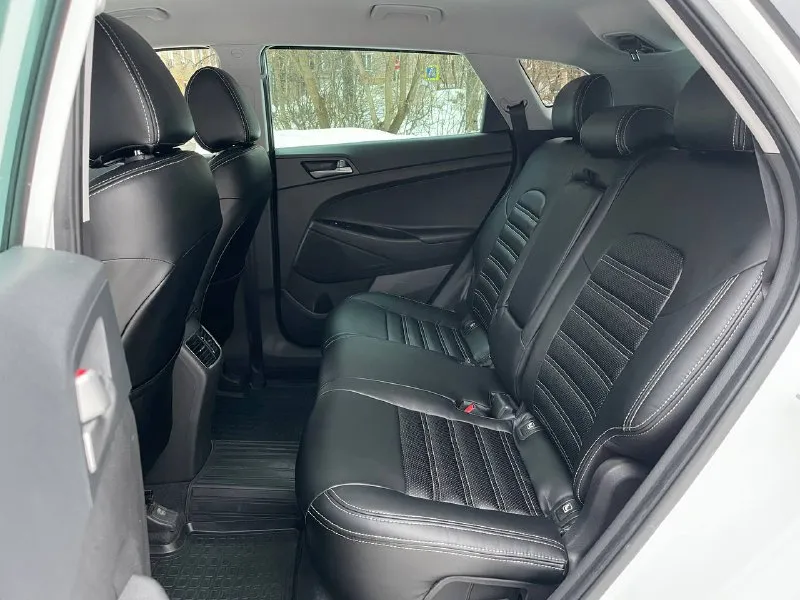 Hyundai tucson 2018г. цена 1.950.000 торг 2.0i 150л. с. привод fwd акпп автомат (aisin 6ст) пробег 92 тыс один хозяин автомобиль куплен у официального дилера хорошая комплектация ✅полноцветный дисплей ✅салон кожа ✅круиз контроль ✅apple carplay ✅светодиодные фары ✅рейлинги на крыше ✅обогрев сидений ✅2х зонный климат ✅датчики дождя и света ✅колеса r17 ✅электропривод зеркал ✅парктроники, камера заднего вида ✅мультируль ✅hands free, bluetooth ✅ 2 ключа ✅колёса зима и лето🎁 осмотр донецк тел: +79498239926 телеграмм +79161999908 - фотография - 8