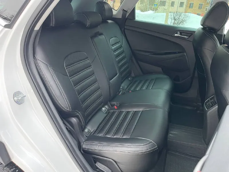 Hyundai tucson 2018г. цена 1.950.000 торг 2.0i 150л. с. привод fwd акпп автомат (aisin 6ст) пробег 92 тыс один хозяин автомобиль куплен у официального дилера хорошая комплектация ✅полноцветный дисплей ✅салон кожа ✅круиз контроль ✅apple carplay ✅светодиодные фары ✅рейлинги на крыше ✅обогрев сидений ✅2х зонный климат ✅датчики дождя и света ✅колеса r17 ✅электропривод зеркал ✅парктроники, камера заднего вида ✅мультируль ✅hands free, bluetooth ✅ 2 ключа ✅колёса зима и лето🎁 осмотр донецк тел: +79498239926 телеграмм +79161999908 - фотография - 9