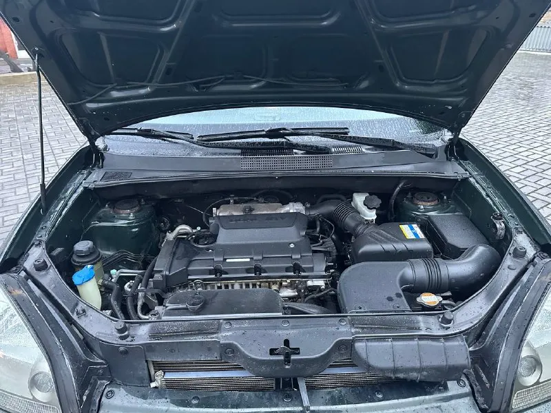 Продам hyundai tucson 2.0 бензин передний привод год выпуска 2008 коробка механика пробег 191000 тысячи в идеальном состоянии без рыжиков без дтп без вмятин без царапин по двигателю вся идеальная не троит не дымит масло не кушает коробка работает идеально не выбивает не хрустит всё скорости работают идеально подвеска вся обслужена ничего не стучит не гремит салон чистый ухоженный по комплектации имеется климат контроль работает бортовой компьютер подогрев сидений подогрев зеркал 4 стеклоподъемник и многое другое цена 825 000 +79494581808 - фотография - 9