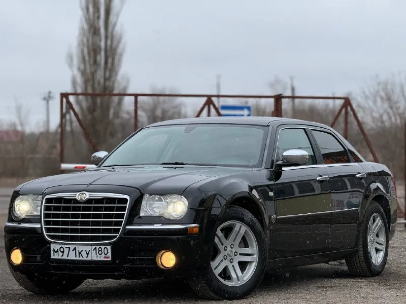 Chrysler 300c 2007 — надежный и солидный седан с мотором 2.7 (v6). автомобиль у меня с момента покуп... - фотография