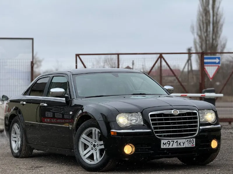 Chrysler 300c 2007 — надежный и солидный седан с мотором 2.7 (v6). автомобиль у меня с момента покупки в салоне — в одних руках, без дтп, с родным пробегом 128 000 км. ❗️❗️❗️❗️❗️❗️❗️❗️ машина в ухоженном состоянии, сохраняет фирменный статус и комфорт 300c: солидная внешность, просторный и комфортный салон, спокойная и уверенная динамика двигателя. идеальный вариант для тех, кто ценит стиль, комфорт и бережную эксплуатацию. готов к осмотру и тест‑драйву, отвечу на все вопросы. возможна проверка по vin. напишите или звоните для осмотра автомобиля! осмотр: донецк цена: 1.520.000 ▶️смотреть больше фото◀️ телефон: +79494999290 📞 звоните: +7(949)4999290 - фотография - 2